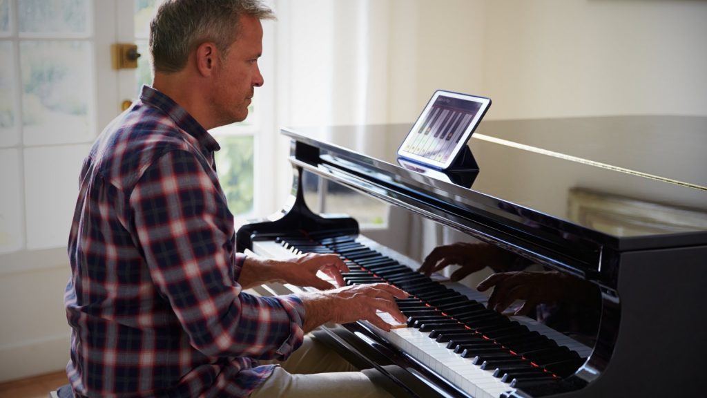 Learn piano online with an acoustic grand piano, digital piano, smartphone, PC, or tablet.