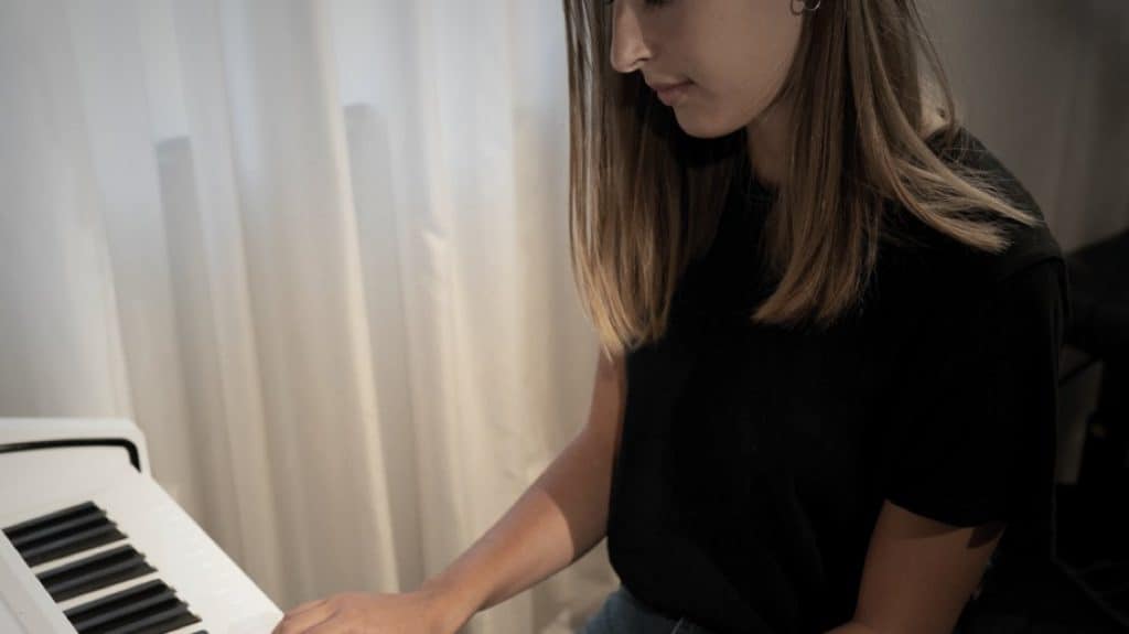 Optimal Piano Placement: Curtains and drapes are flexible acoustic elements.