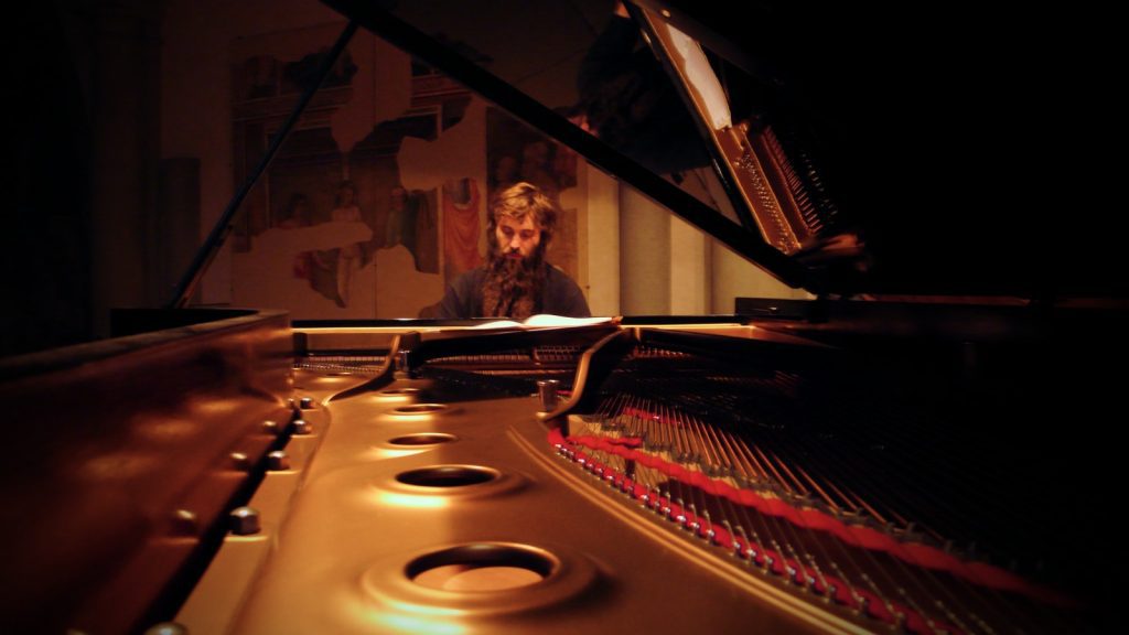 Jamie Saft on the Grand Piano (Photo: VinCin)