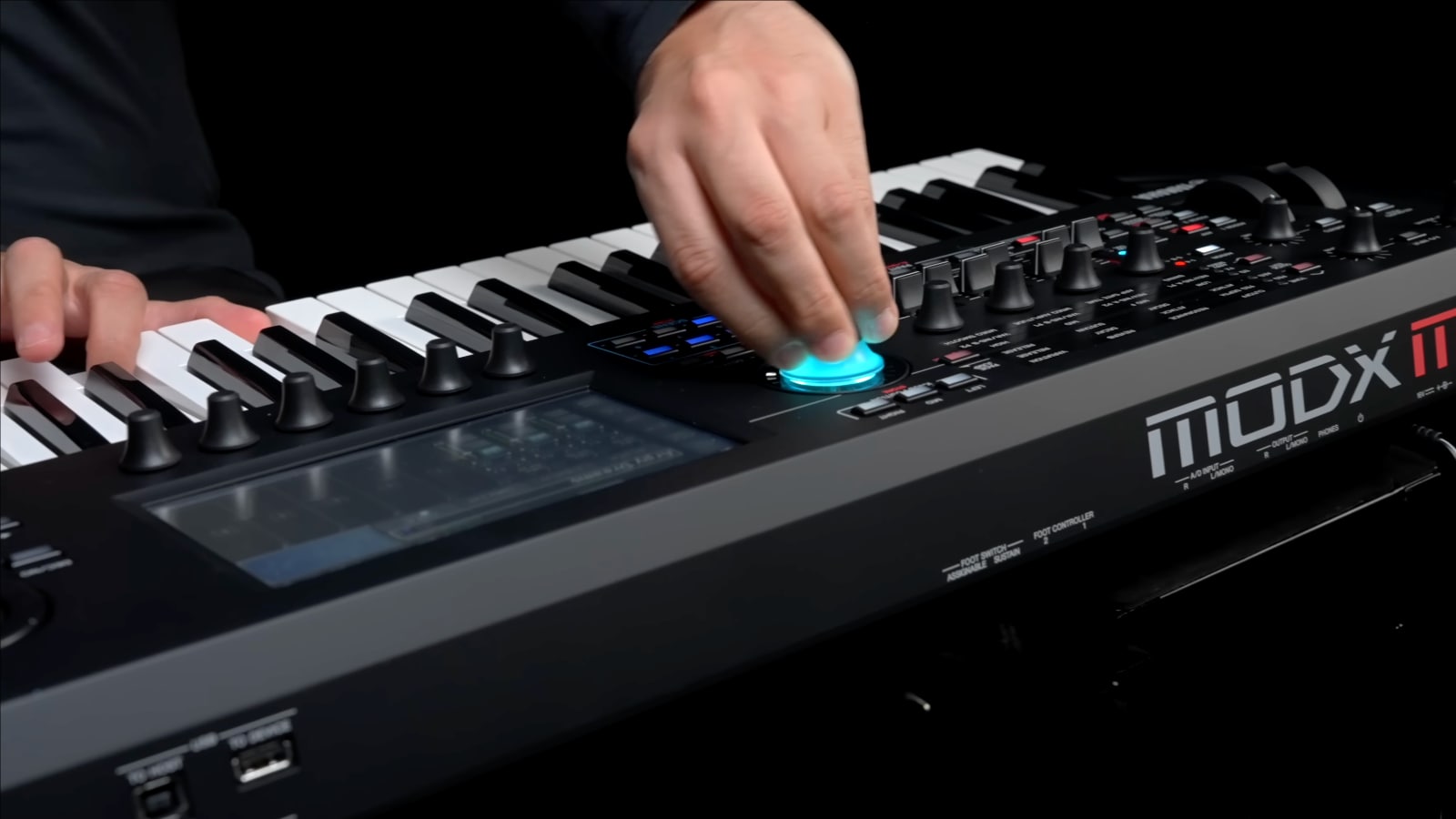 Yamaha MODX M8 – Synthesizer with Digital Piano Keyboard (Image Source: Yamaha)