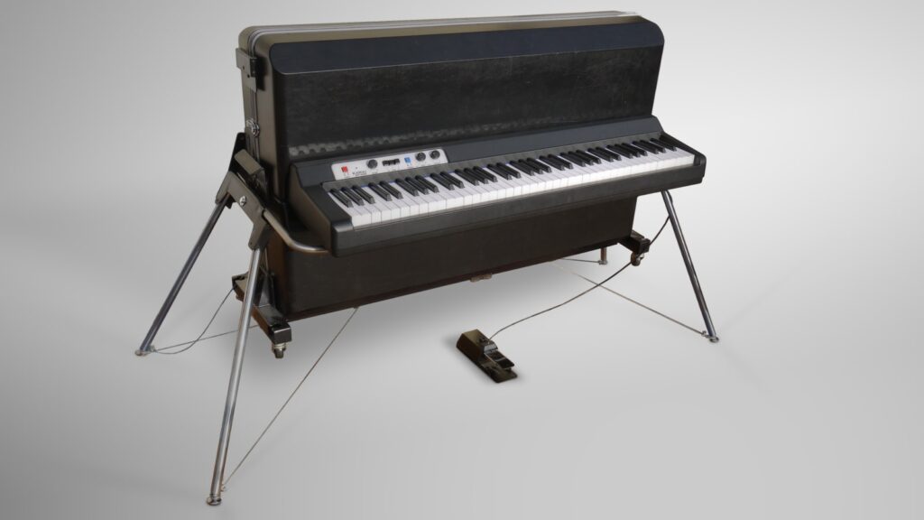 With its four Sputnik-style chrome legs, the Kawai EP-608 looks as though it could have been designed by a 1960s satellite engineer. (Image Source: Bernhard Lösener)